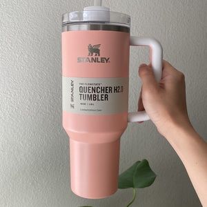 Stanley 40oz Flowstate Quencher H2.0 Tumbler Peach